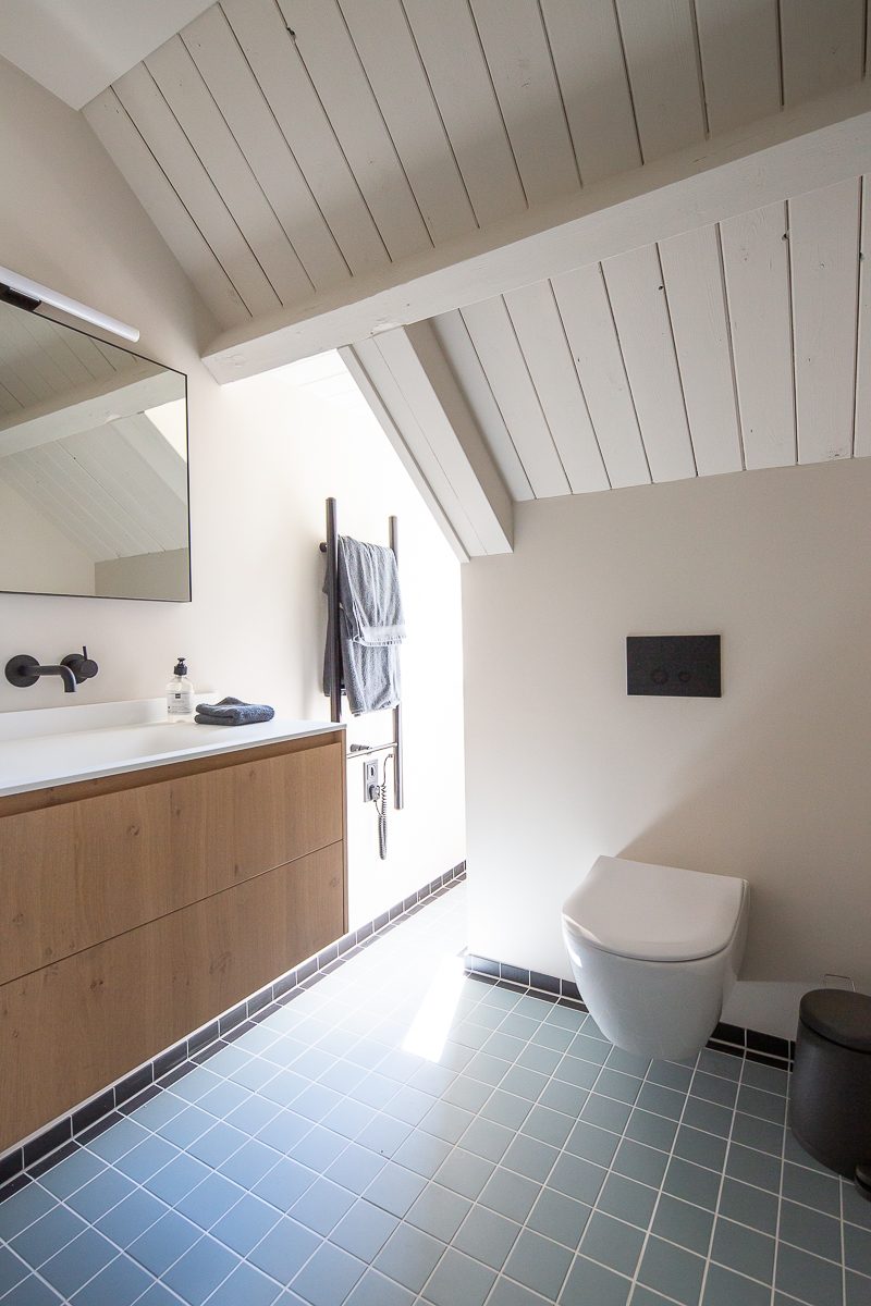 Een badkamer in de boerderij