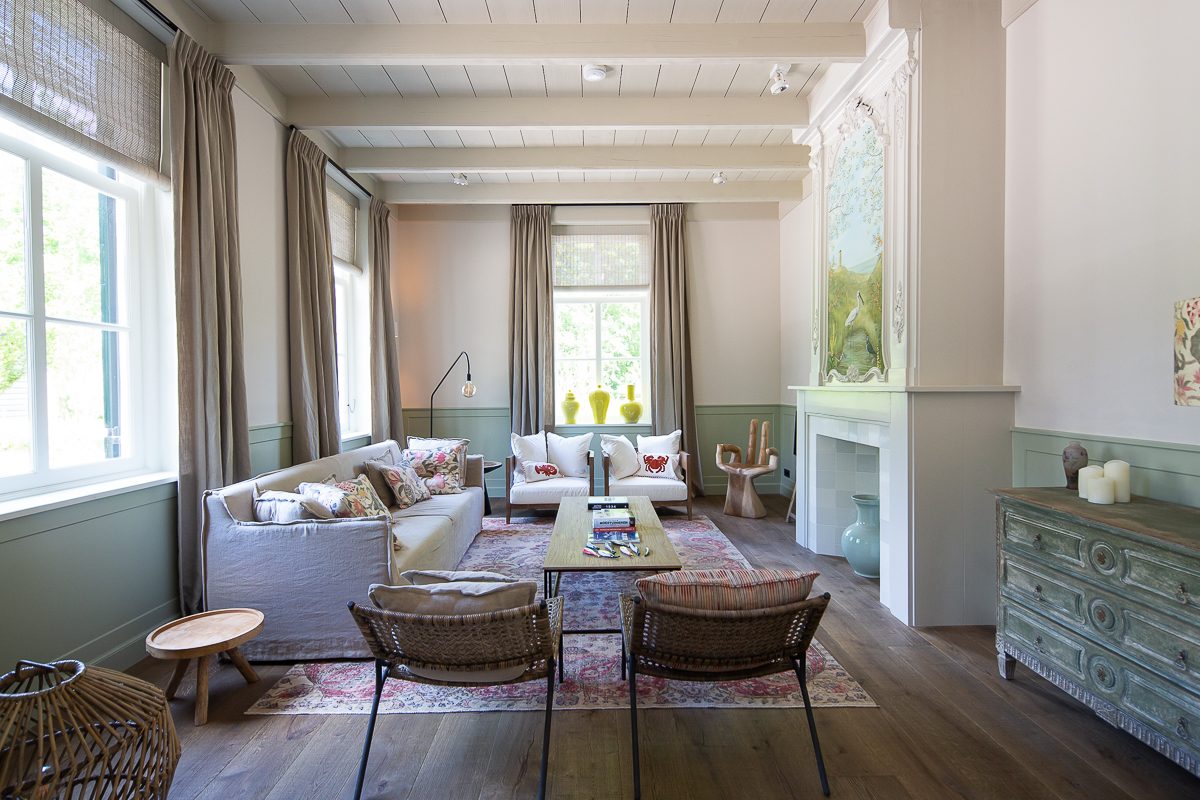 De sfeervolle woonkamer van de boerderij