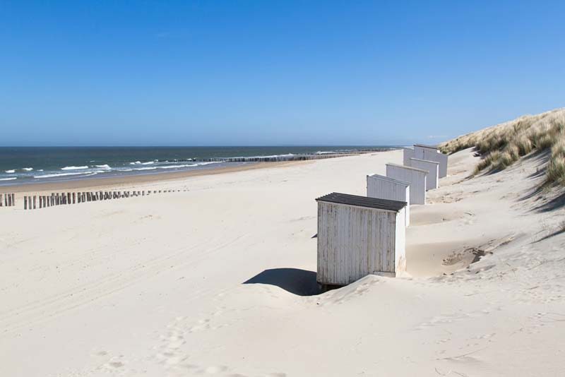 Strandhuisjes aan de kust